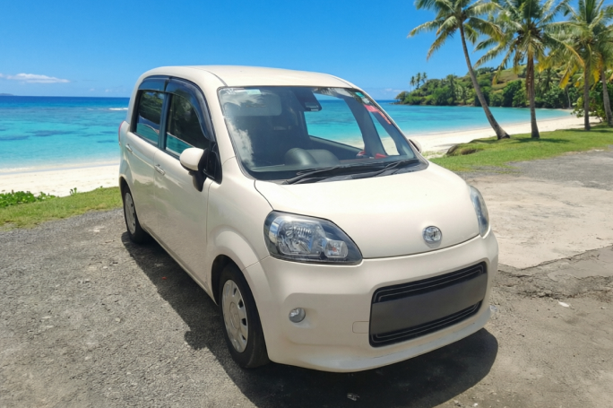 TOYOTA PORTE Car